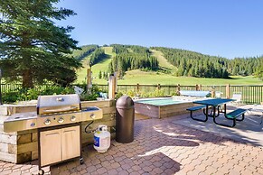 Walk to Ski Lift + Hot Tub: Copper Mountain Condo