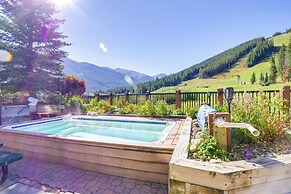 Walk to Ski Lift + Hot Tub: Copper Mountain Condo