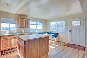 Comfy Oakhurst Duplex Near Hiking & Sightseeing!