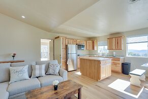 Comfy Oakhurst Duplex Near Hiking & Sightseeing!