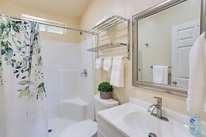 Comfy Oakhurst Duplex Near Hiking & Sightseeing!