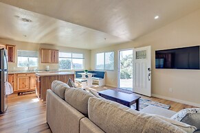 Comfy Oakhurst Duplex Near Hiking & Sightseeing!