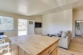 Comfy Oakhurst Duplex Near Hiking & Sightseeing!