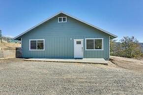 Comfy Oakhurst Duplex Near Hiking & Sightseeing!