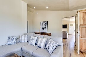 Comfy Oakhurst Duplex Near Hiking & Sightseeing!