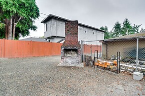 Tacoma Vacation Rental w/ Outdoor Fireplace