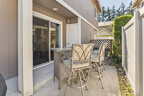 Charming Tacoma Retreat w/ Patio & 2 Fireplaces!