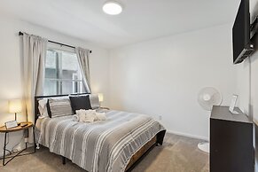 Charming Tacoma Retreat w/ Patio & 2 Fireplaces!