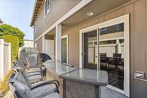 Charming Tacoma Retreat w/ Patio & 2 Fireplaces!