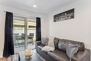 Charming Tacoma Retreat w/ Patio & 2 Fireplaces!