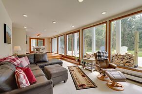 Mendon Home w/ Hot Tub, Fire Pit & Near Skiing!