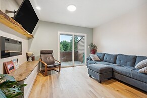 Charming Lafayette Getaway With Fireplace!