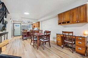 Charming Lafayette Getaway With Fireplace!