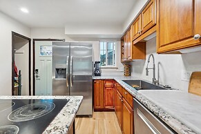 Charming Lafayette Getaway With Fireplace!