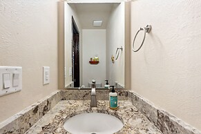 Charming Lafayette Getaway With Fireplace!