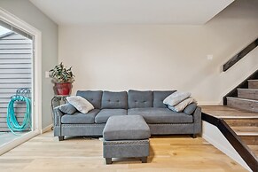 Charming Lafayette Getaway With Fireplace!