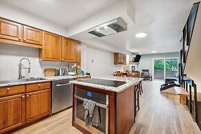 Charming Lafayette Getaway With Fireplace!