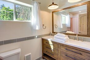 Riverfront Ouray Vacation Home ~ 1 Mi to Downtown!