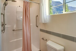 Riverfront Ouray Vacation Home ~ 1 Mi to Downtown!