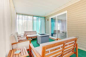 Fenced & Private Backyard: Navarre Retreat