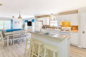 Fenced & Private Backyard: Navarre Retreat