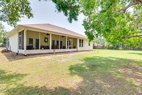 4 Mi to Beach: Navarre Retreat w/ Screened Porch!