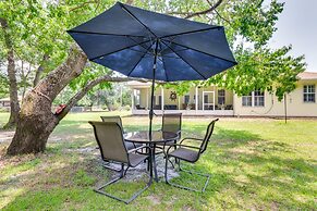 4 Mi to Beach: Navarre Retreat w/ Screened Porch!