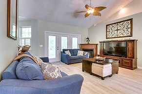 4 Mi to Beach: Navarre Retreat w/ Screened Porch!