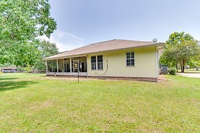 4 Mi to Beach: Navarre Retreat w/ Screened Porch!