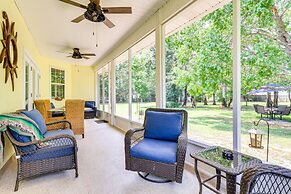 4 Mi to Beach: Navarre Retreat w/ Screened Porch!