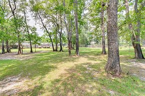 4 Mi to Beach: Navarre Retreat w/ Screened Porch!
