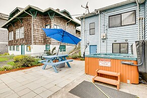 Beachfront Cottage on Seaside Promenade w/ Hot Tub