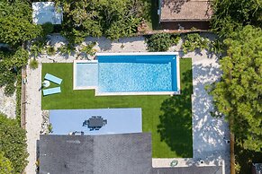 Coastal Home w/ Heated Pool: Mins to Beach & Mayo!