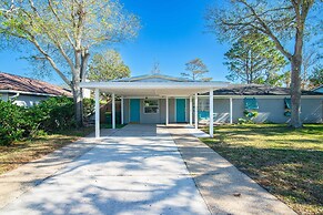 Coastal Home w/ Heated Pool: Mins to Beach & Mayo!
