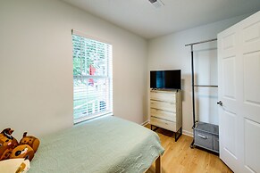 Pet-friendly Pigeon Forge Home w/ Deck!