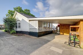 Pet-friendly Pigeon Forge Home w/ Deck!