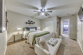 Alto Oasis: Community Pool, Fireplace & Grill!