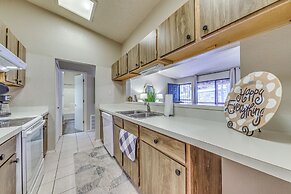 Alto Oasis: Community Pool, Fireplace & Grill!