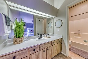 Alto Oasis: Community Pool, Fireplace & Grill!