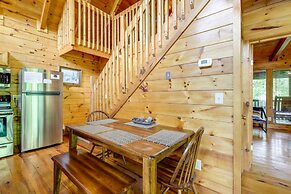 Serene Sevierville Retreat w/ Hot Tub!