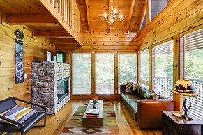 Sevierville Treetop Cabin: Hot Tub & Covered Deck