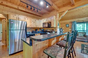 Sevierville Cabin w/ Hot Tub: 5 Mi to Pigeon Forge