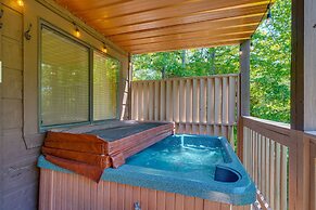 Sevierville Cabin w/ Hot Tub: 5 Mi to Pigeon Forge