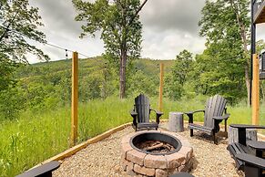 Cobbly Nob Resort Cabin: Hot Tub, Pool & Views!