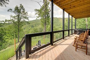 Cobbly Nob Resort Cabin: Hot Tub, Pool & Views!