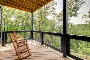 Cobbly Nob Resort Cabin: Hot Tub, Pool & Views!