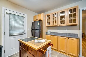 Pigeon Forge Home w/ Screened Porch, 3 Mi to Town!