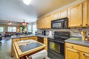 Pigeon Forge Home w/ Screened Porch, 3 Mi to Town!