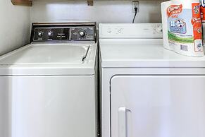 Cozy Cabin w/ Deck < 1 Mi to Midtown Ruidoso!