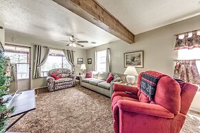 Cozy Cabin w/ Deck < 1 Mi to Midtown Ruidoso!